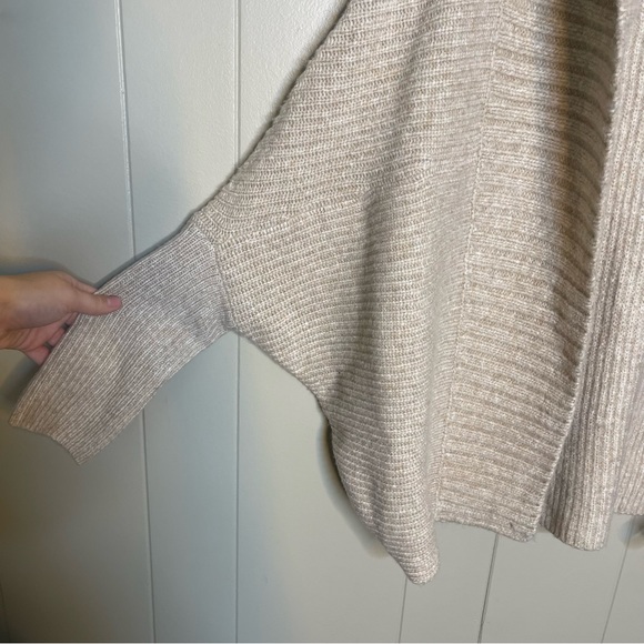 Express knit slouchy cream cardigan size small - Picture 4 of 9